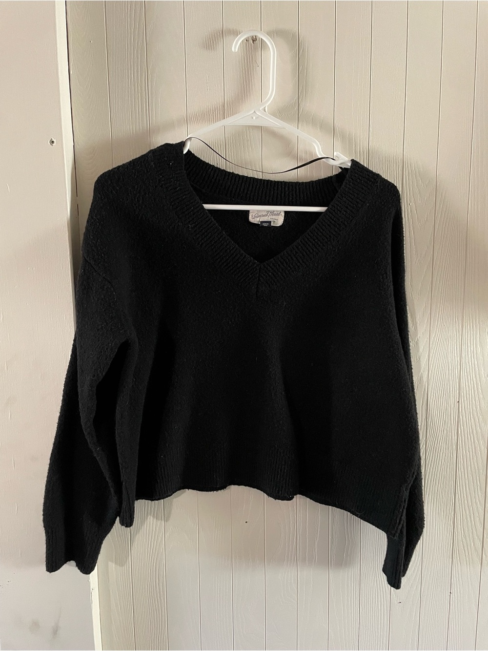 Universal Thread Black V-Neck Women's Sweater
